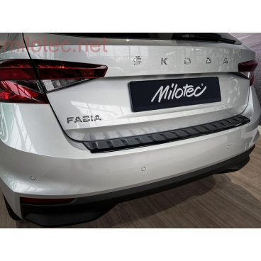 Prah piatych dverí čierny Škoda Fabia IV sedan
