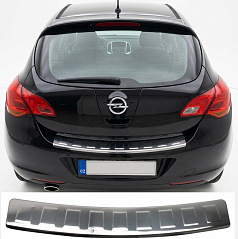 Nerezový leštený kryt hornej hrany zadného nárazníka Opel Astra J HTB 2009-2015