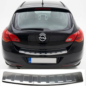 Nerezový leštený kryt hornej hrany zadného nárazníka Opel Astra J HTB 2009-2015
