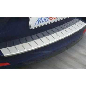 Prah piatych dverí s výstupkami (s hranou) - strieborný matný - Octavia III RS, r.v. 2013/2017 Prah piatych dverí s výstupkami (s hranou) - strieborný matný - Octavia III RS, r.v. 2013/2017