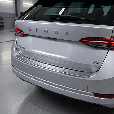 Nerezový leštený kryt hornej hrany zadného nárazníka Škoda Octavia IV 2020+ liftback