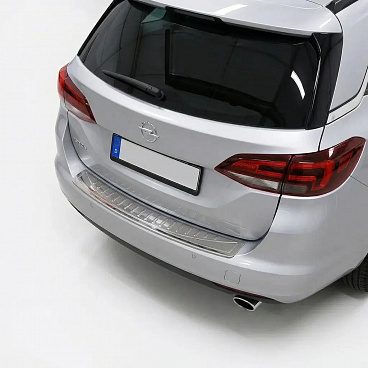 Nerezový leštený kryt hornej hrany zadného nárazníka Opel Astra K kombi 2015-21 Nerezový leštený kryt hornej hrany zadného nárazníka Opel Astra K kombi 2015-21