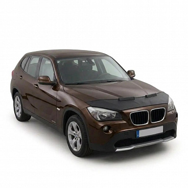 Čierny ochranný návlek na prednú časť kapoty BMW X1 2009 – 2015