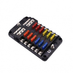 Poistná skriňa na 12 poistiek