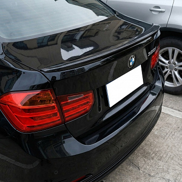 Zadné krídlo Gloss Black pre BMW 3 F30 Zadné krídlo Gloss Black pre BMW 3 F30