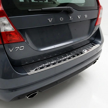 Nerezový leštený kryt hornej hrany zadného nárazníka Volvo V70 2008–16 Nerezový leštený kryt hornej hrany zadného nárazníka Volvo V70 2008–16