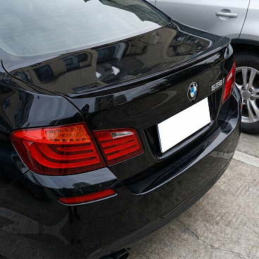 Zadné krídlo Gloss Black pre BMW 5 F10 Zadné krídlo Gloss Black pre BMW 5 F10