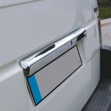 Nerez kryt madla nad ŠPZ vyklápacích dverí VW T4 Nerez kryt madla nad ŠPZ vyklápacích dverí VW T4