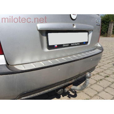 Prah piatych dverí s výstupkami ABS-strieborný Škoda Fabia Combi, Sedan Prah piatych dverí s výstupkami ABS-strieborný Škoda Fabia Combi, Sedan