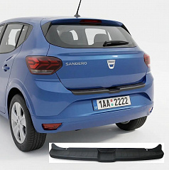 Nerezový - karbon kryt hornej hrany zadného nárazníka Dacia Sandero HB 5D DJF 2020+