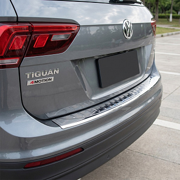 VW Tiguan II 2016+ (vč. ALLSPACE), Ssangyong Tores 2022+ nerez chróm ochranný panel zadného nárazníka Omtec VW Tiguan II 2016+ (vč. ALLSPACE), Ssangyong Tores 2022+ nerez chróm ochranný panel zadného nárazníka Omtec