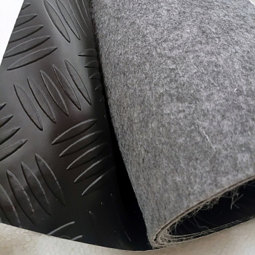 Protišmyková čierna gumová rohož so vzorom šachovnicového plechu 300 x 200 cm