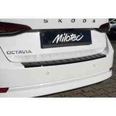 Škoda Octavia 4 Limousine 2020+ Prah piatych dverí s výstupkami čierny lesklý